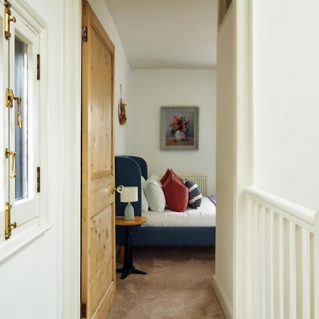 Вилла Dolls House - Luxury Townhouse *Sleeps 10* Хенли-на-Темзе Экстерьер фото