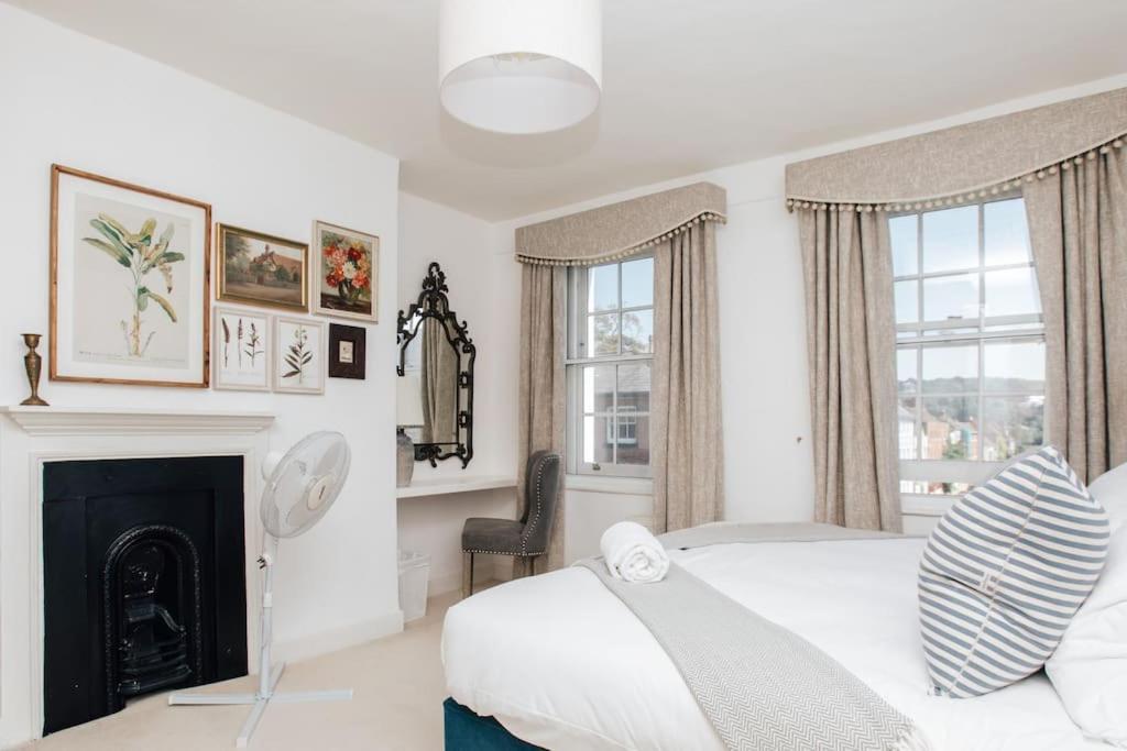 Вилла Dolls House - Luxury Townhouse *Sleeps 10* Хенли-на-Темзе Экстерьер фото