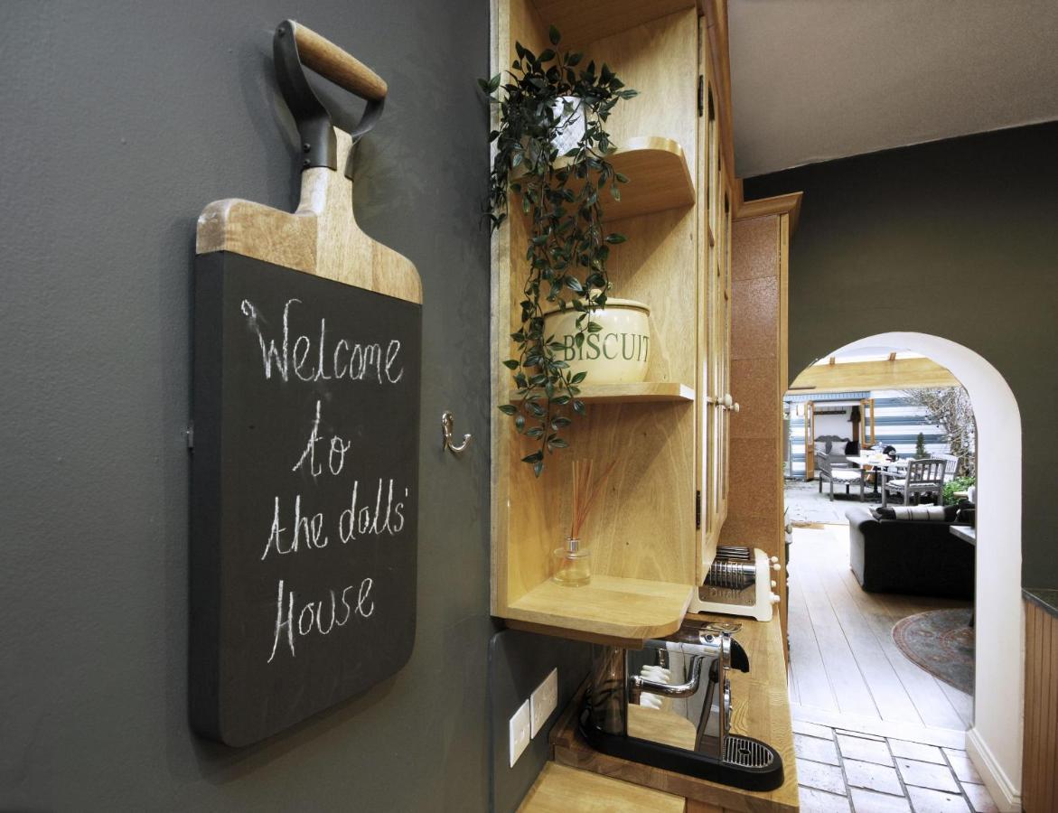 Вилла Dolls House - Luxury Townhouse *Sleeps 10* Хенли-на-Темзе Экстерьер фото