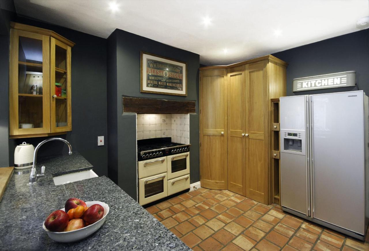 Вилла Dolls House - Luxury Townhouse *Sleeps 10* Хенли-на-Темзе Экстерьер фото