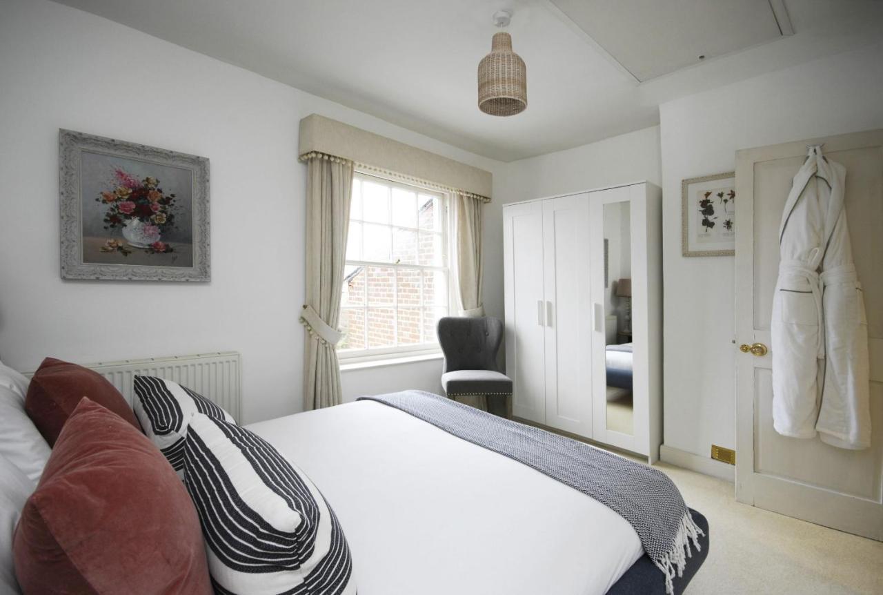 Вилла Dolls House - Luxury Townhouse *Sleeps 10* Хенли-на-Темзе Экстерьер фото