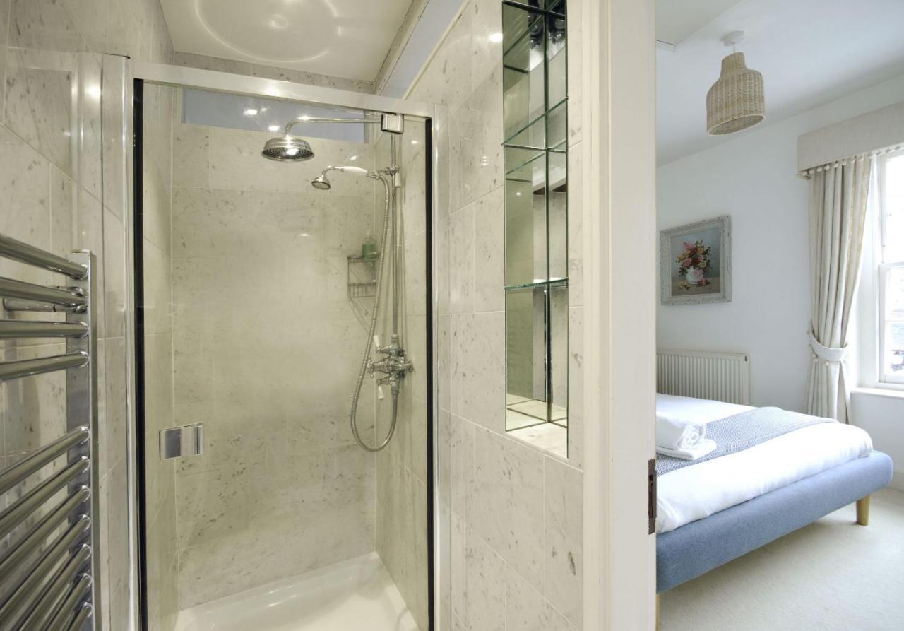 Вилла Dolls House - Luxury Townhouse *Sleeps 10* Хенли-на-Темзе Экстерьер фото