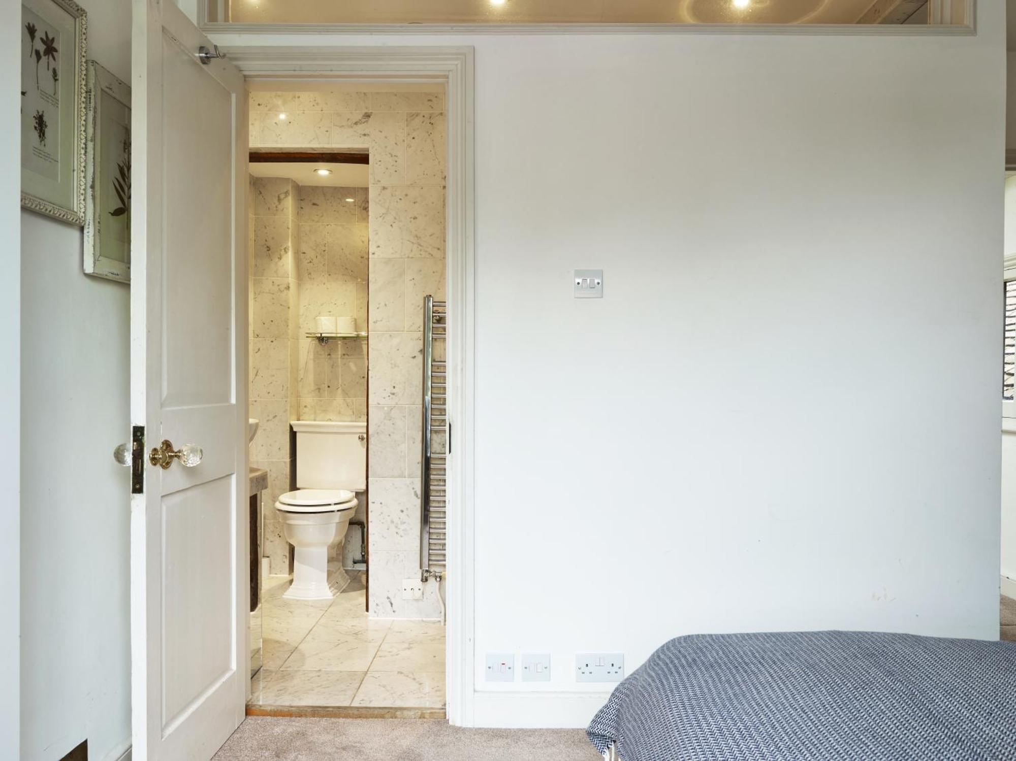 Вилла Dolls House - Luxury Townhouse *Sleeps 10* Хенли-на-Темзе Экстерьер фото