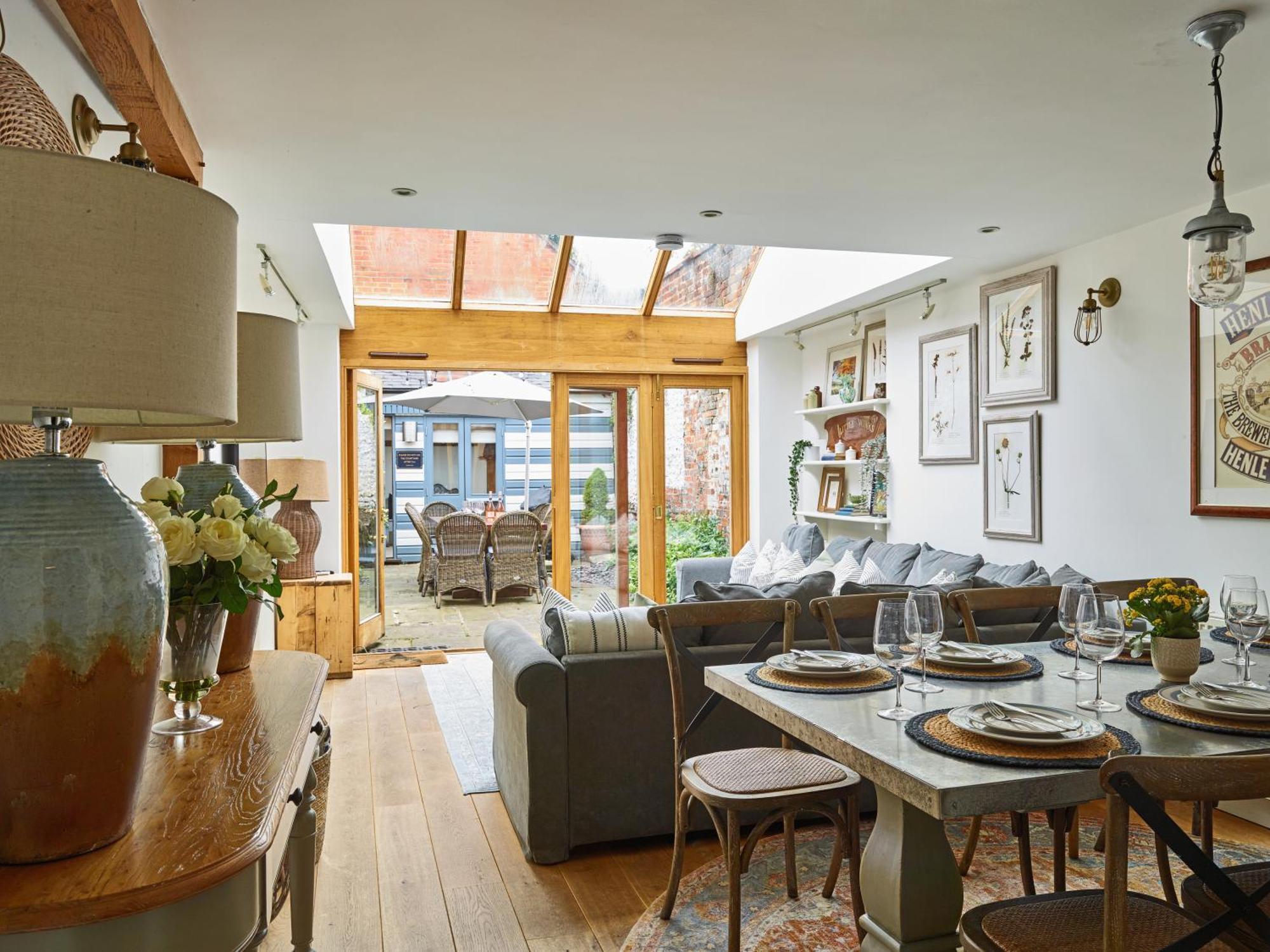 Вилла Dolls House - Luxury Townhouse *Sleeps 10* Хенли-на-Темзе Экстерьер фото