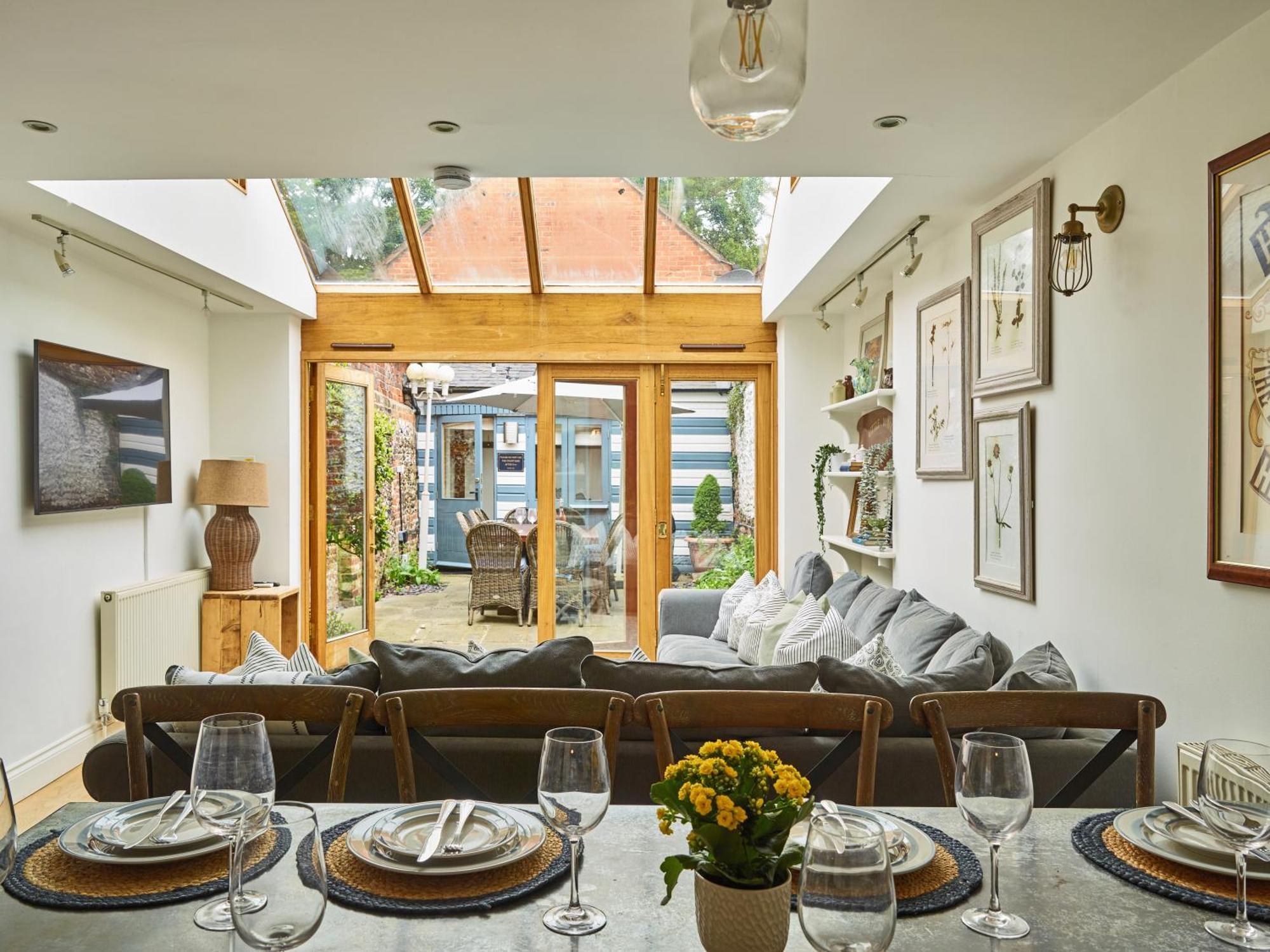 Вилла Dolls House - Luxury Townhouse *Sleeps 10* Хенли-на-Темзе Экстерьер фото